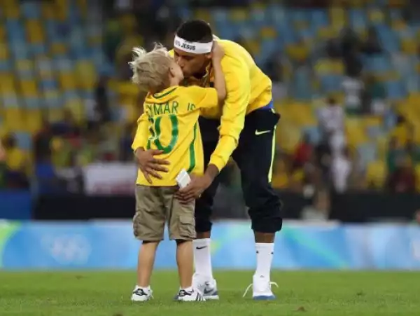 Adorable photos of Neymar kissing his cute son Davi as they celebrate Rio 2016 success